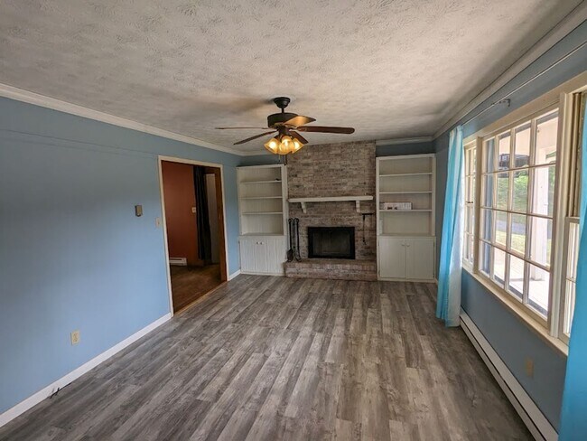 Building Photo - What a VIEW! Beautiful 3BD/2BA Ranch Style House in Speedwell Acres offered exclusively by Wester...