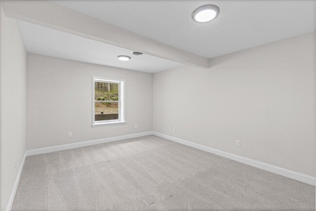 Building Photo - 2901 N Lakeshore Dr