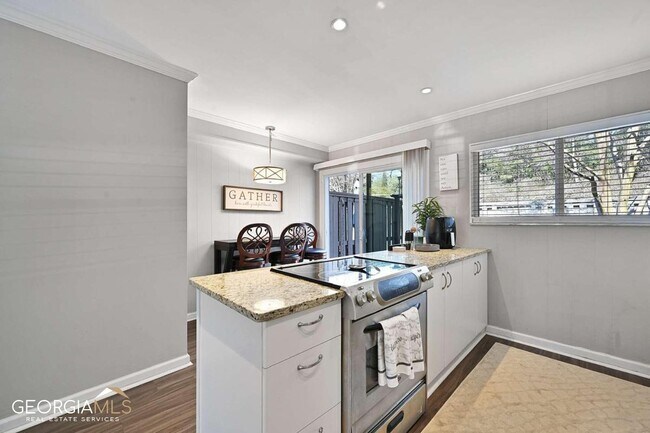 Building Photo - 3119 Colonial Way