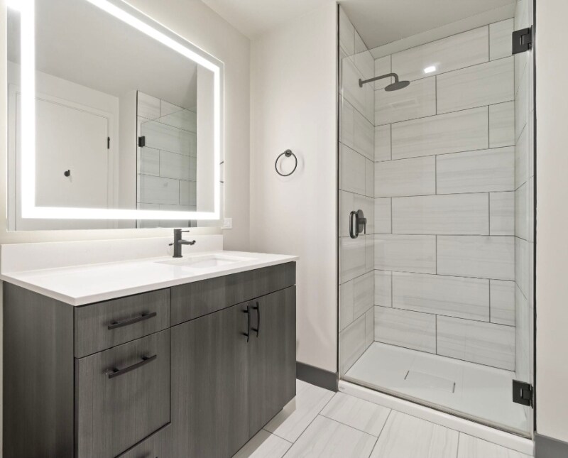 Building Photo - 1355 W Lake St