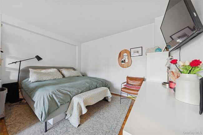 Building Photo - 3725 Henry Hudson Pkwy W