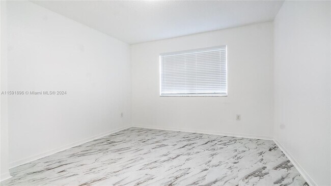 Building Photo - 215 SW 117th Terrace