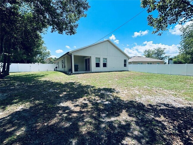 Building Photo - 2060 Everest St