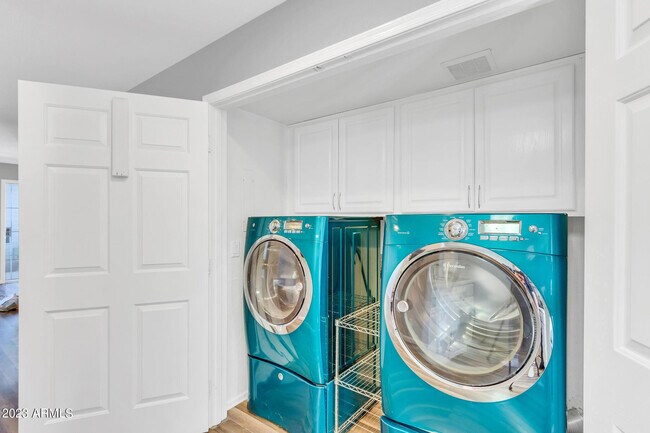 Building Photo - 1505 N Center St