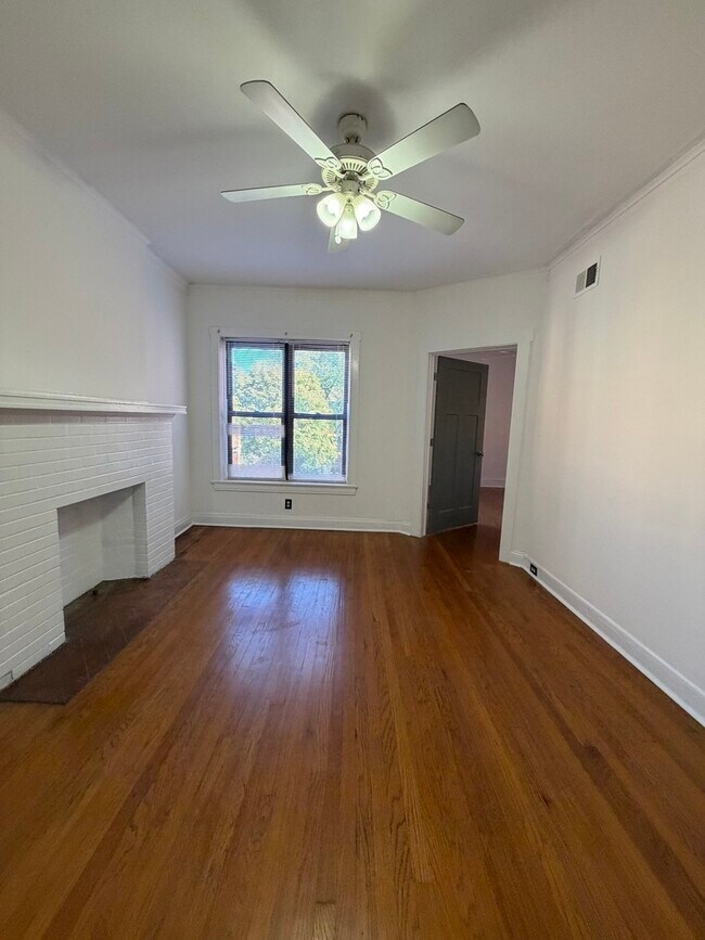 Building Photo - 3722 N Sheffield Ave