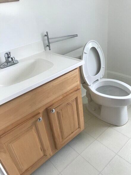 Full Bath with Tub/shower - 124 Shippan Avenue Ext