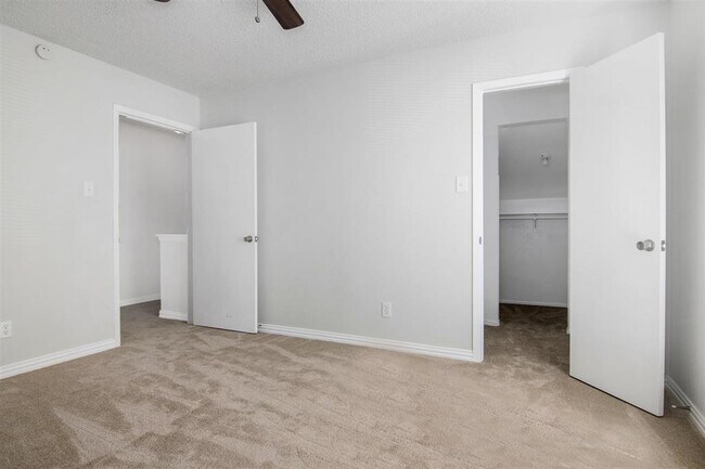 Building Photo - 4637 Country Creek Dr