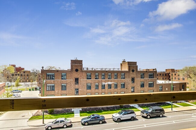Building Photo - 2827 N Clybourn Ave