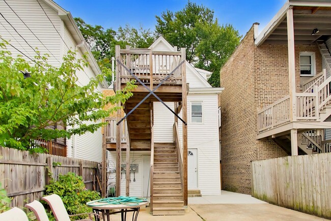 Building Photo - 4614 N Springfield Ave