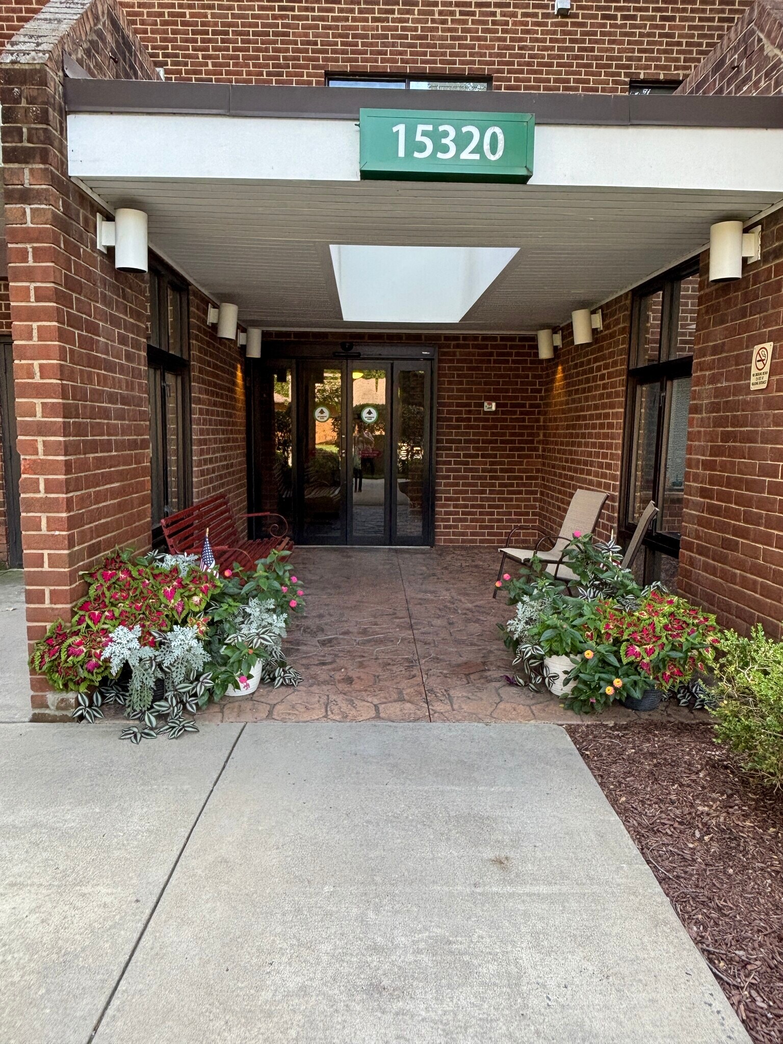 Building Photo - 15320 Pine Orchard Dr