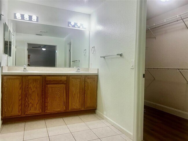 Building Photo - 5155 SW 39th St