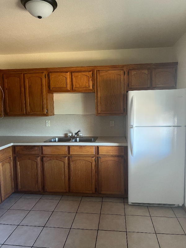 Building Photo - 1000 Wild Rose Ln