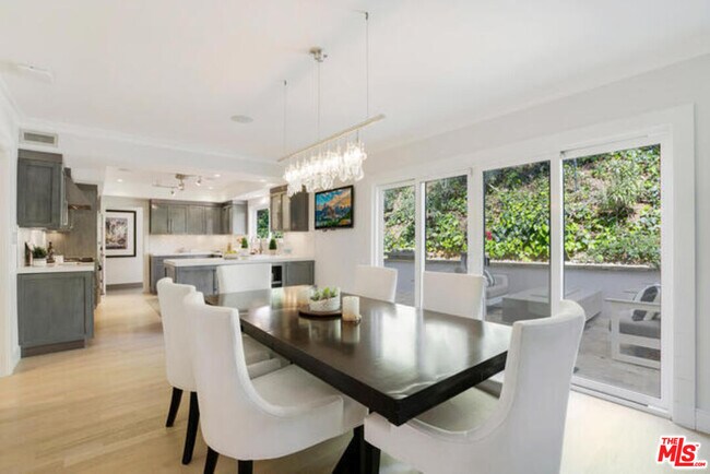 Building Photo - 1068 Casiano Rd