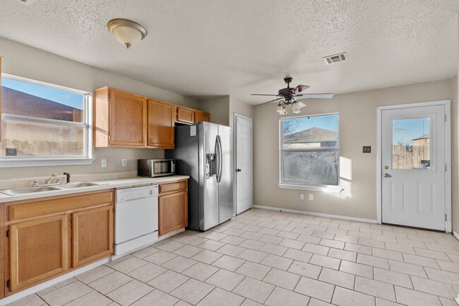 Building Photo - 2313 Garrett Dr
