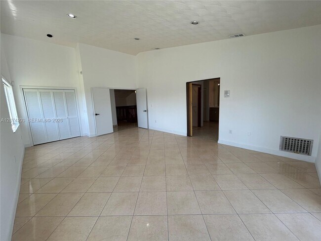 Building Photo - 6611 SW 99th Ave