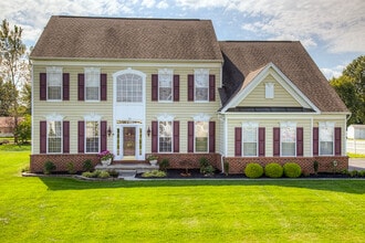 Building Photo - 33 Hempstead Dr
