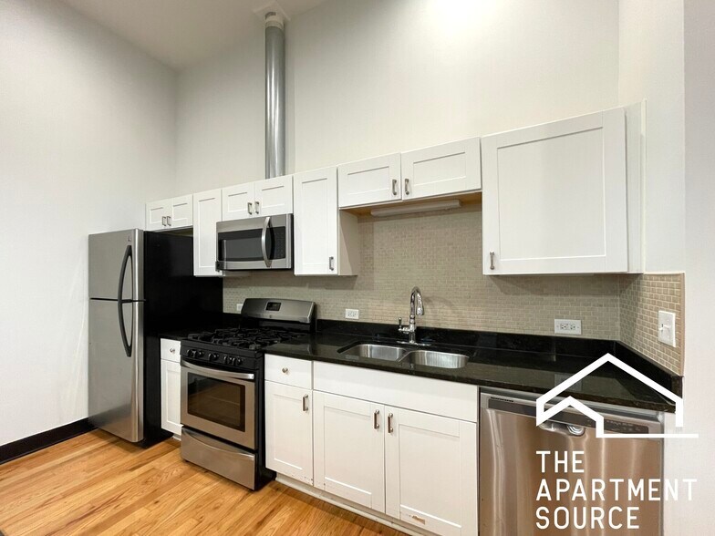 Building Photo - 2842 W Augusta Blvd