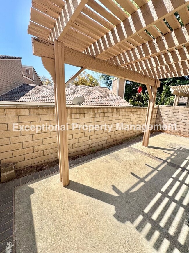 Building Photo - 8419 Cedarwood Ln