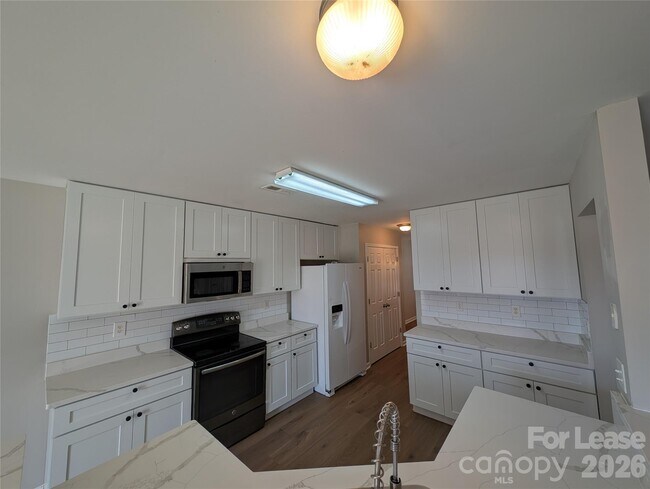 Building Photo - 11307 Breezehill Ln