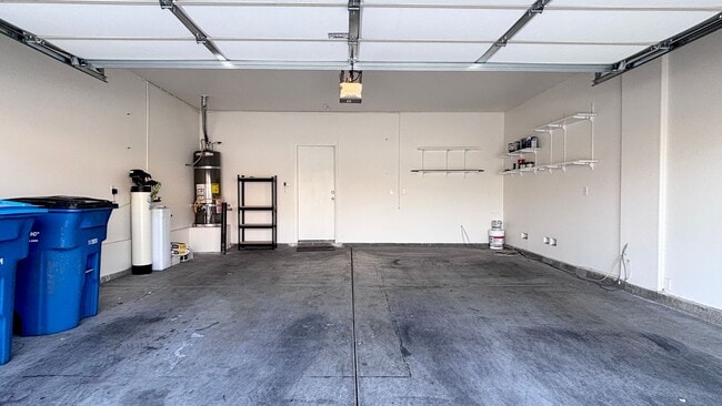 Building Photo - 2-story home with a Beautiful Sparkling Pool! Great floor plan!