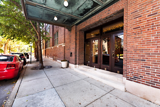 Building Photo - 430 N Park Ave