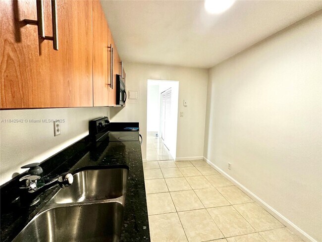 Building Photo - 3000 S Ocean Dr