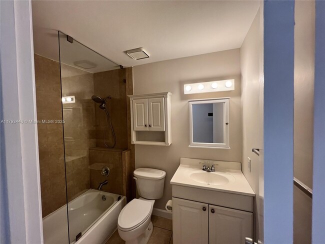 Building Photo - 331 City View Dr