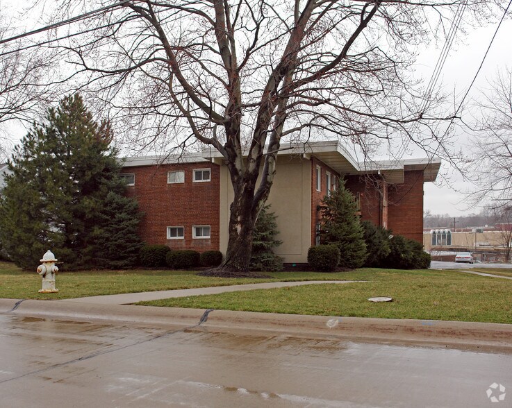 Chamberlain and Lawnfair Apartments 2581 Chamberlain Rd Fairlawn OH