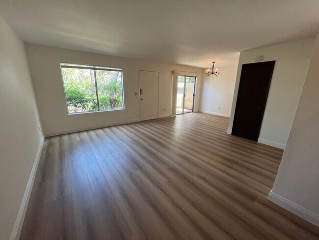 Building Photo - La Jolla Townhome For Rent