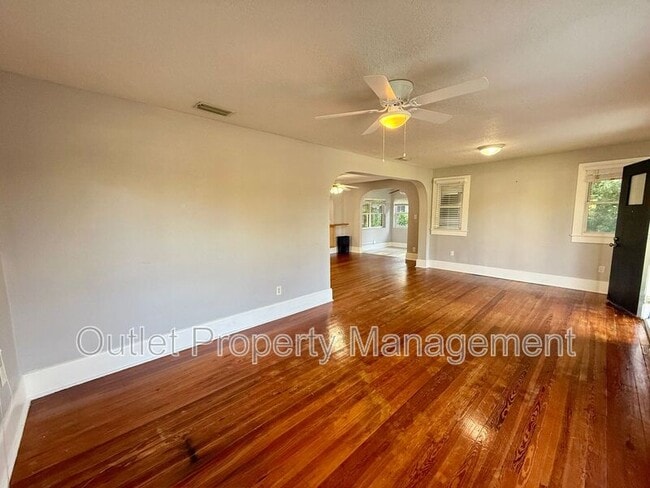 Building Photo - 737 Carlson Dr