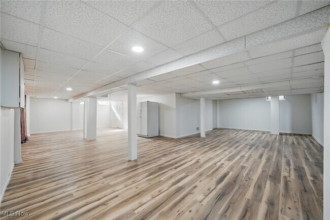 Building Photo - 33115 Ledge Hill Dr