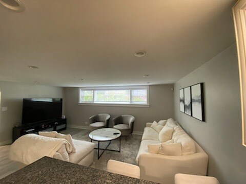 Building Photo - 8044 N Oriole Ave