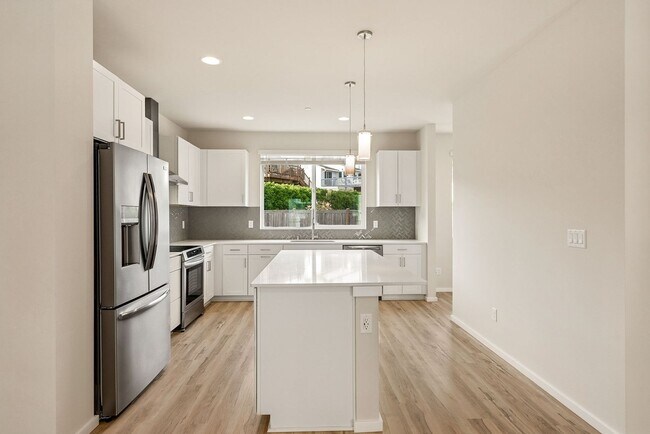 Building Photo - 4 Bedroom 3 Bath Stunning Brand New Townho...