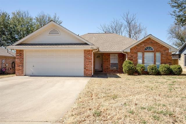 Building Photo - 215 Linda St