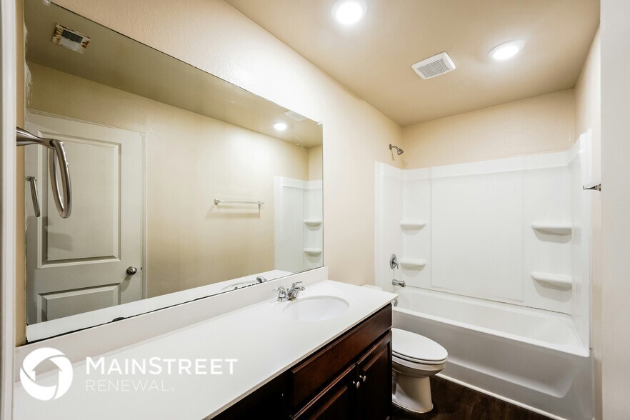 Building Photo - 555 Clover Cir