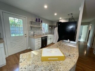Kitchen - 233 Douglas Dr