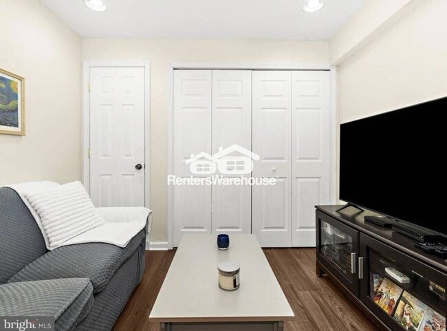 Building Photo - 30 Archwood Ave