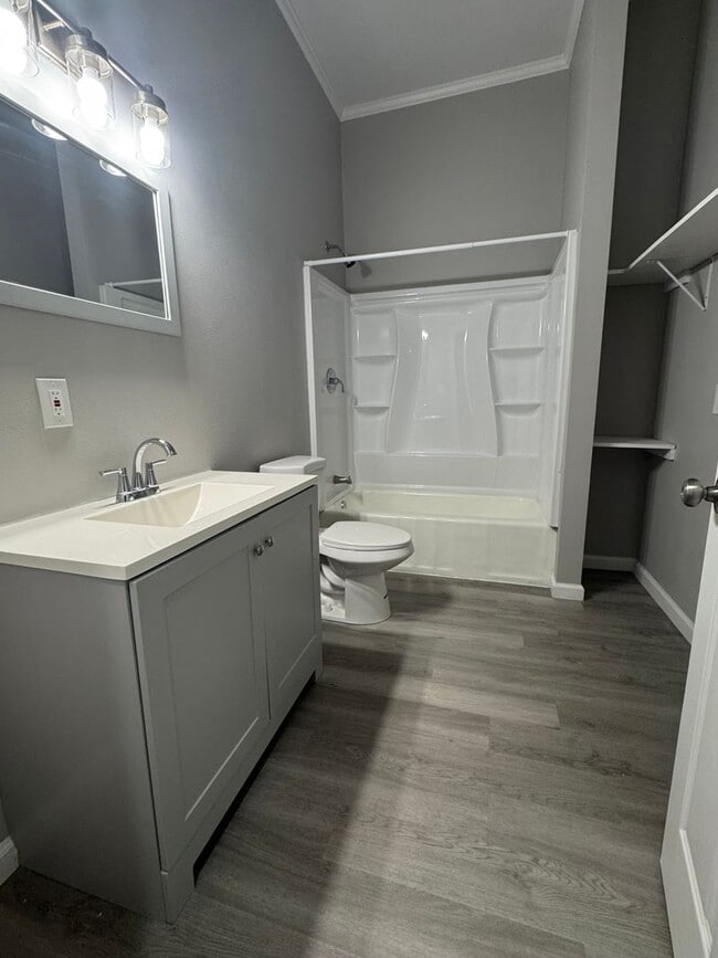 Building Photo - One bedroom in Monroe!