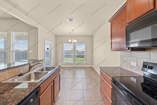 Building Photo - 7605 Hickman St