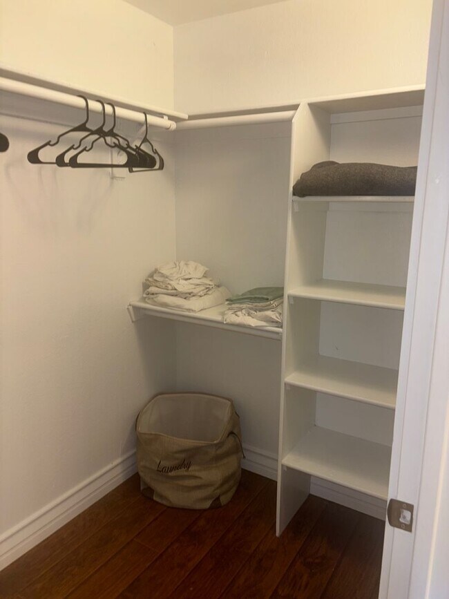 Building Photo - Genoa, fully furnished 2bdr/2bath unit, ov...