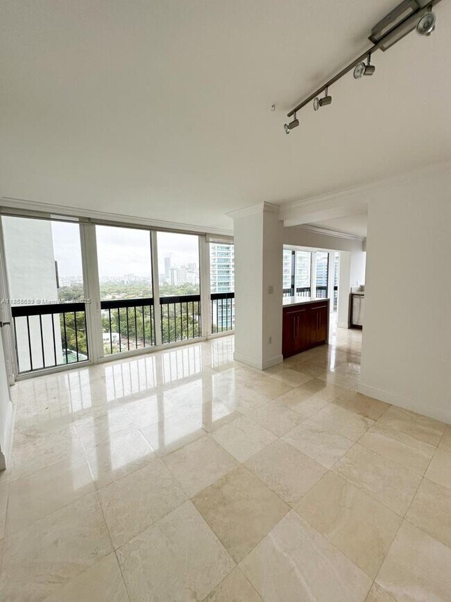 Building Photo - 2333 Brickell Ave
