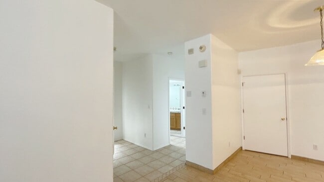 Building Photo - 235 Glenridge Park Ln NE
