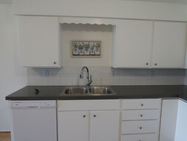 Building Photo - 920 Kelly Pl