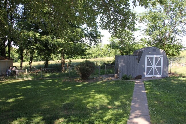 Building Photo - 18 Collins Dr