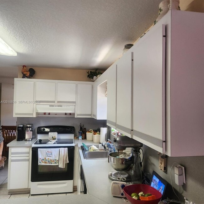 Building Photo - 2018 SW 58th Ct