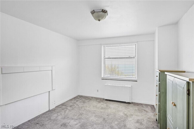 Building Photo - 11850 Edgewater Dr