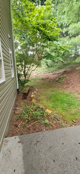 Building Photo - 119 Creekside Dr
