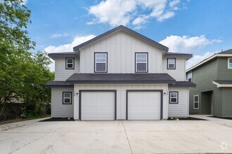 Building Photo - MOVE IN READY!!