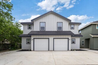 Building Photo - MOVE IN READY!!