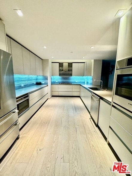 Building Photo - 2391 Roscomare Rd